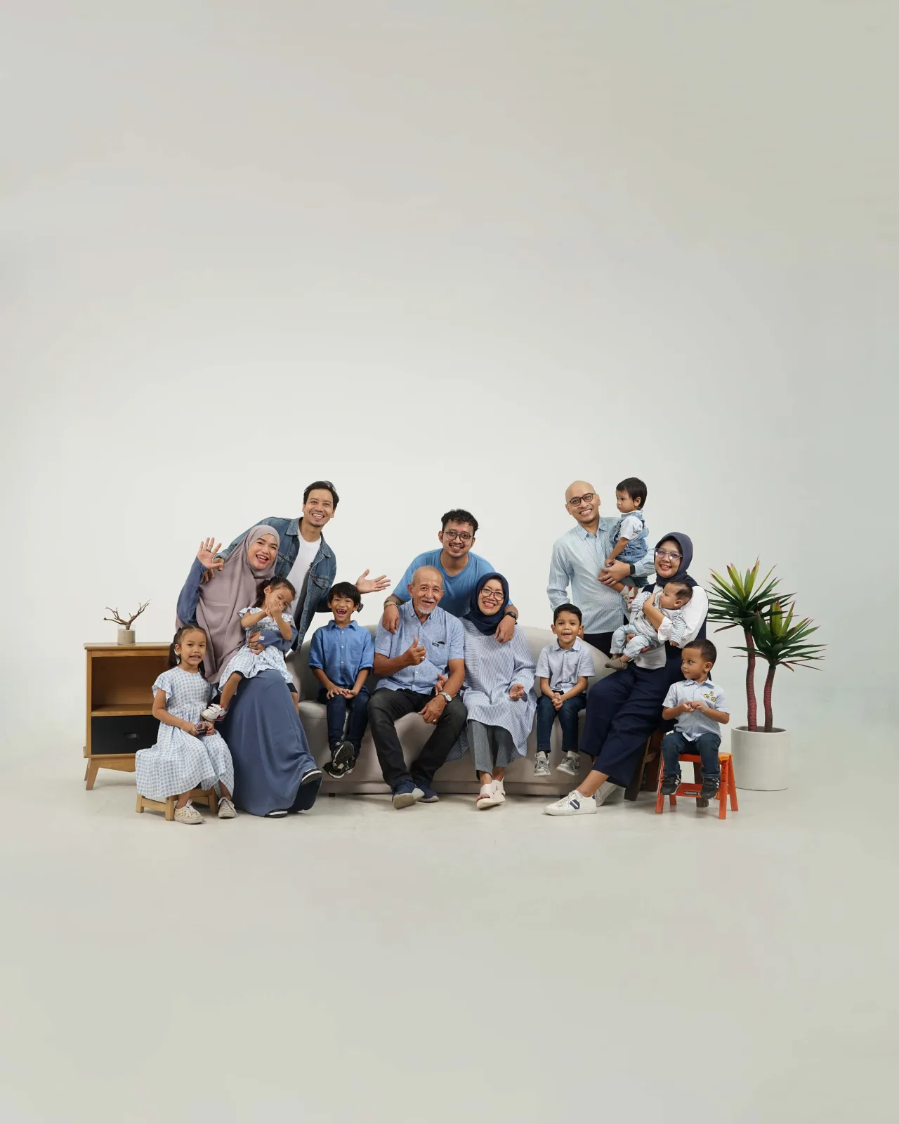 Contoh hasil foto family di Vibesroom Studio