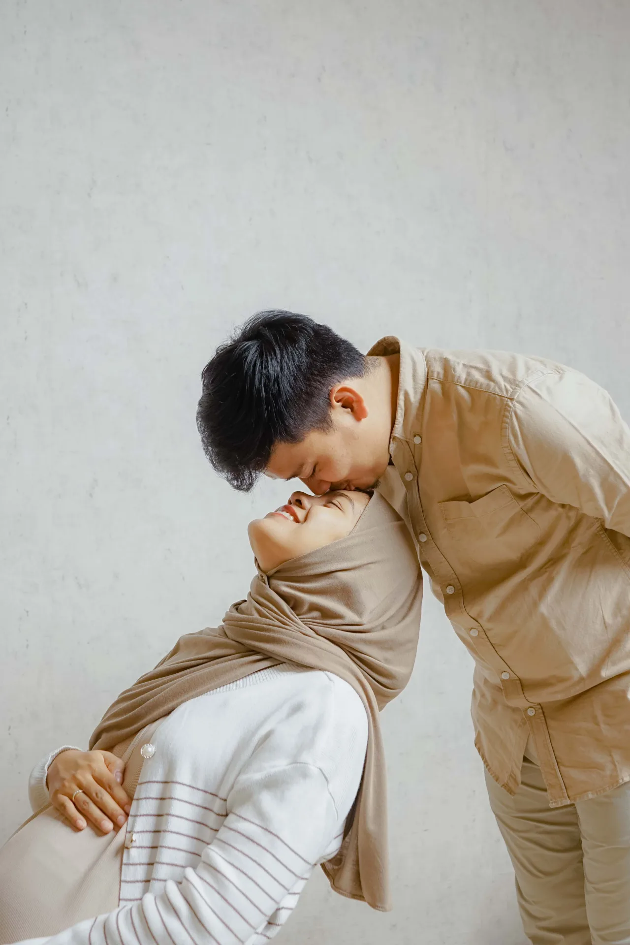 Contoh hasil foto maternity di Vibesroom Studio
