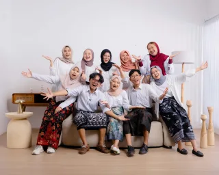 Thumbnail contoh foto force/foto ramean di Vibesroom Studio