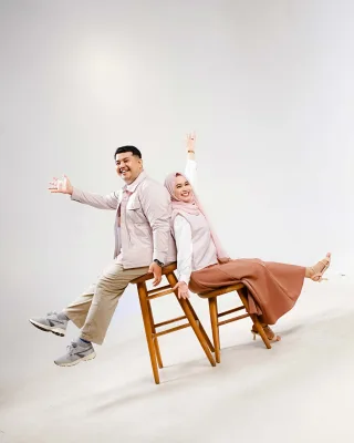 Thumbnail contoh foto twogether di Vibesroom Studio