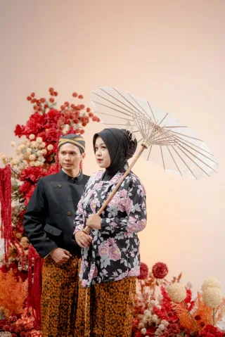 Thumbnail contoh foto prewedding di Vibesroom Studio